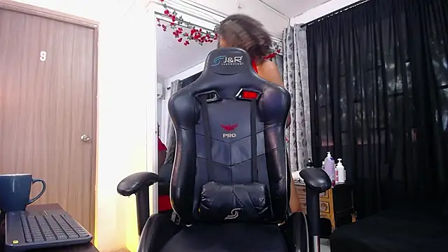 Snapshot of BLACK_ROSSE_1 chatting on January 2025 12:37:01 PM BLACK ROSSE 1 online show from January 2025 12:37:01 PM