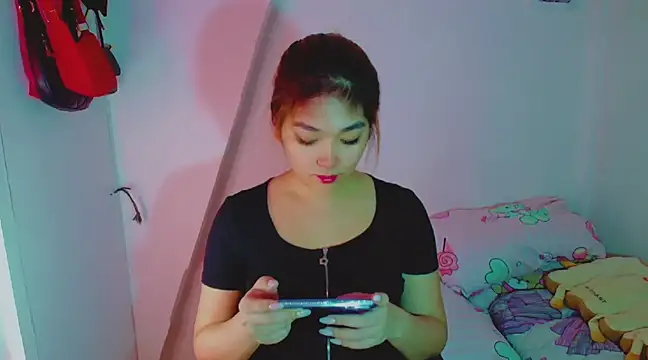 TR4NSCUTI3 online show from December 2024 05:46:01 PM