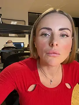 EmaSalis online show from March 2025 07:32:01 PM