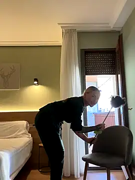 EmaSalis online show from October 2025 02:34:01 PM