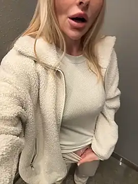 EmaSalis online show from November 2025 08:16:02 AM