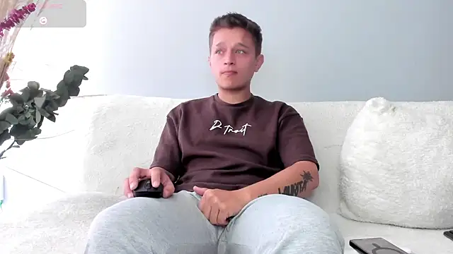 Snapshot of Tim_wolf chatting on February 2025 01:22:01 PM Tim wolf online show from February 2025 01:22:01 PM