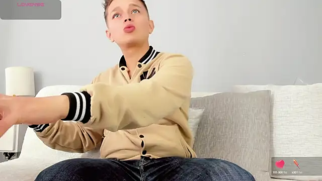 Snapshot of Tim_wolf chatting on February 2025 09:01:02 PM Tim wolf online show from February 2025 09:01:02 PM