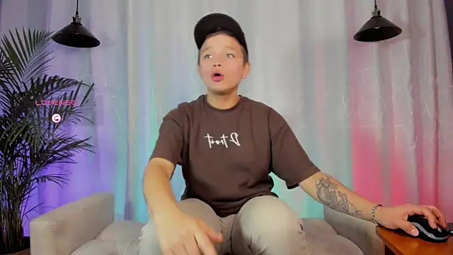 Snapshot of Tim_wolf chatting on September 2025 08:55:02 PM Tim wolf online show from September 2025 08:55:02 PM