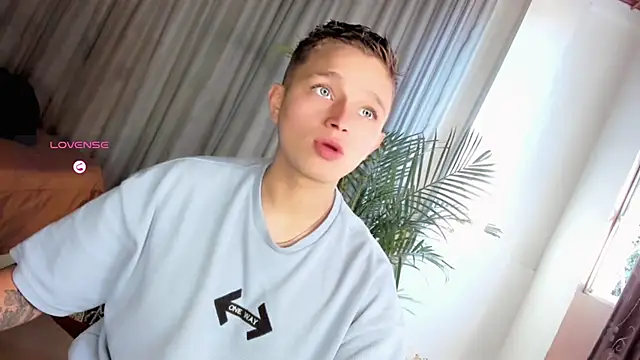 Snapshot of Tim_wolf chatting on September 2025 10:15:02 PM Tim wolf online show from September 2025 10:15:02 PM