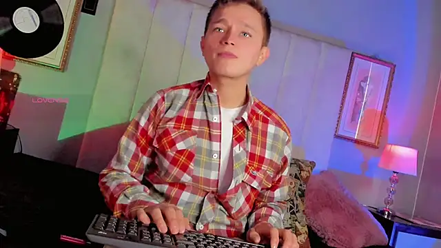 Snapshot of Tim_wolf chatting on October 2025 04:17:01 PM Tim wolf online show from October 2025 04:17:01 PM