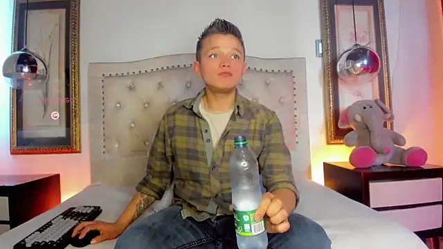 Snapshot of Tim_wolf chatting on November 2025 08:41:01 PM Tim wolf online show from November 2025 08:41:01 PM