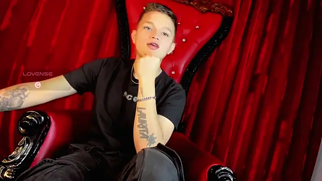 Snapshot of Tim_wolf chatting on December 2025 08:38:01 PM Tim wolf online show from December 2025 08:38:01 PM