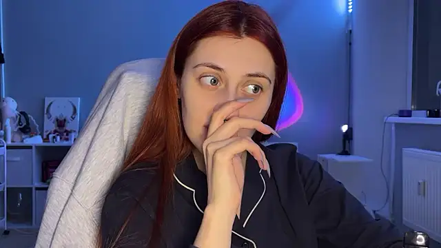 Uniarten online show from February 2025 08:20:02 PM