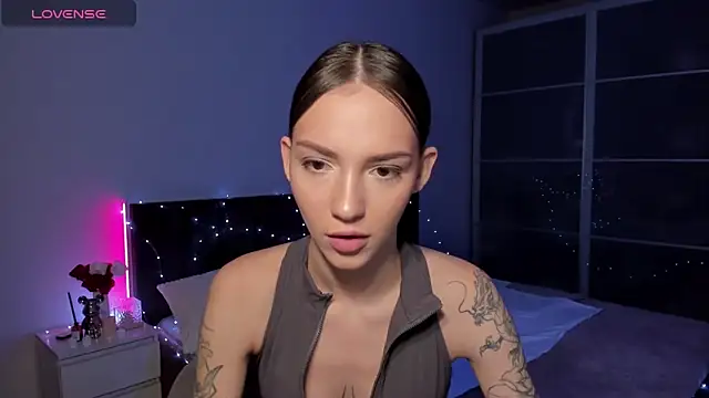 Snapshot of SophieCatty chatting on March 2026 04:18:01 AM SophieCatty online show from March 2026 04:18:01 AM