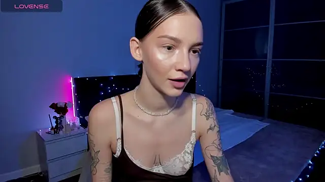 Snapshot of SophieCatty chatting on March 2026 12:10:02 AM SophieCatty online show from March 2026 12:10:02 AM