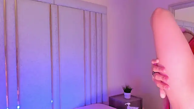 Snapshot of Saekohofman chatting on November 2025 04:12:02 AM Saekohofman online show from November 2025 04:12:02 AM