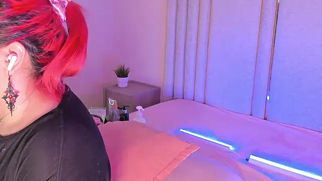 Snapshot of Saekohofman chatting on November 2025 04:15:01 AM Saekohofman online show from November 2025 04:15:01 AM