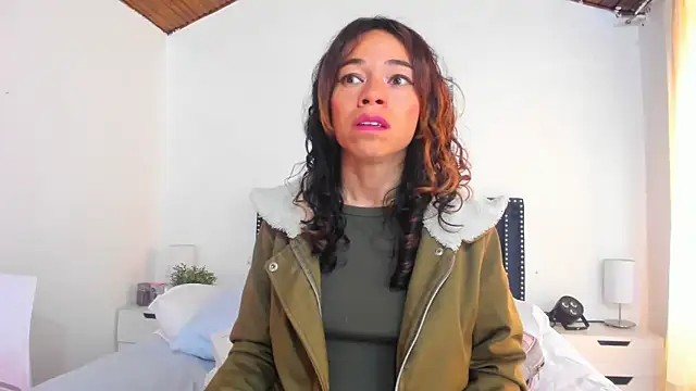 Snapshot of ZulyMichels chatting on February 2025 03:53:01 PM ZulyMichels online show from February 2025 03:53:01 PM