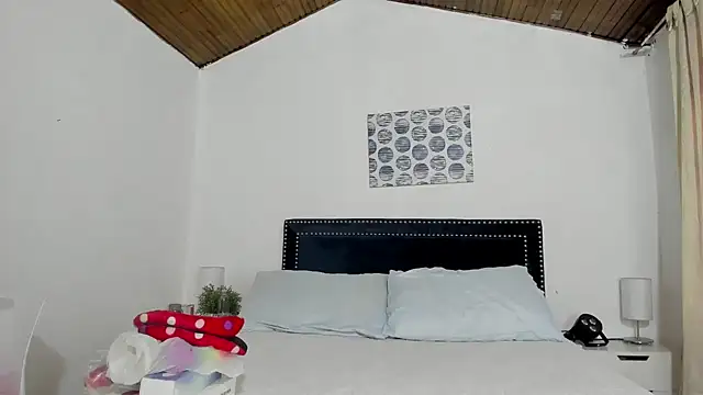 Snapshot of ZulyMichels chatting on February 2025 12:44:02 PM ZulyMichels online show from February 2025 12:44:02 PM