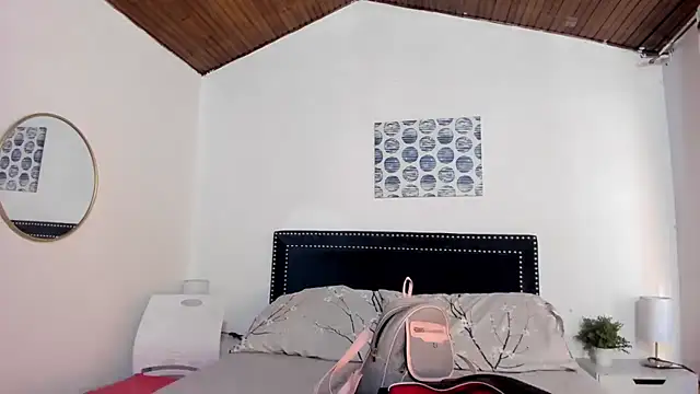 Snapshot of ZulyMichels chatting on November 2025 01:13:02 PM ZulyMichels online show from November 2025 01:13:02 PM