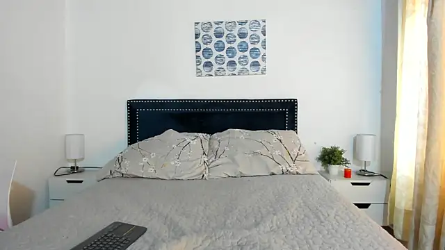 Snapshot of ZulyMichels chatting on November 2025 12:37:02 PM ZulyMichels online show from November 2025 12:37:02 PM