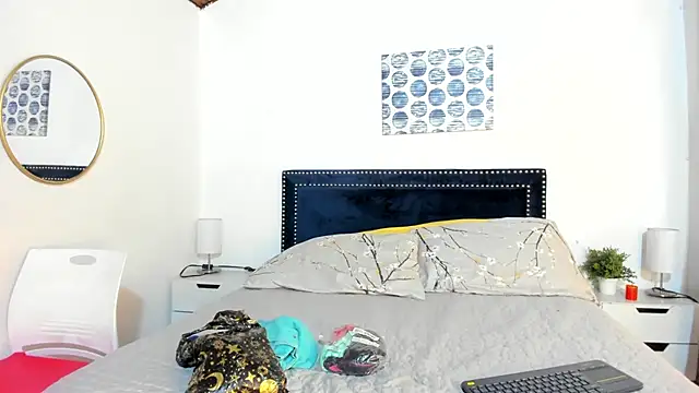 Snapshot of ZulyMichels chatting on November 2025 12:38:01 PM ZulyMichels online show from November 2025 12:38:01 PM