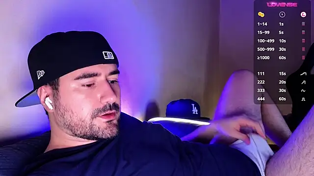 Snapshot of DominantTheo chatting on December 2024 02:15:01 AM DominantTheo online show from December 2024 02:15:01 AM