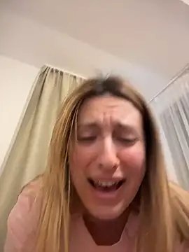 Snapshot of Eva_Ryen chatting on February 2026 03:59:01 PM Eva Ryen online show from February 2026 03:59:01 PM