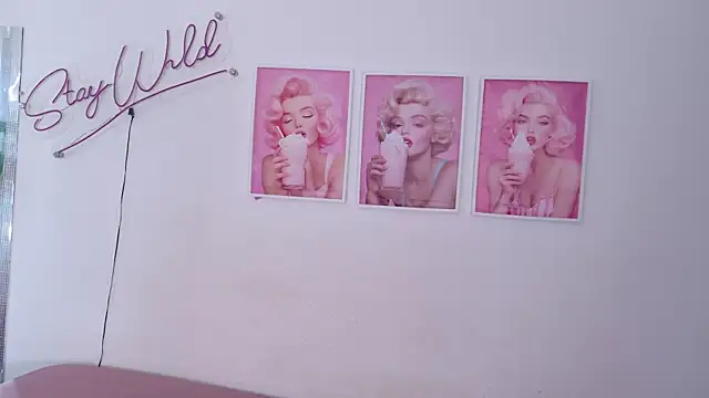 Adele LatinLady online show from April 2026 08:25:02 PM