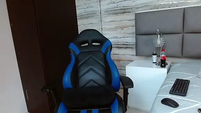 Snapshot of oliver__brown chatting on December 2024 09:09:01 PM oliver brown online show from December 2024 09:09:01 PM