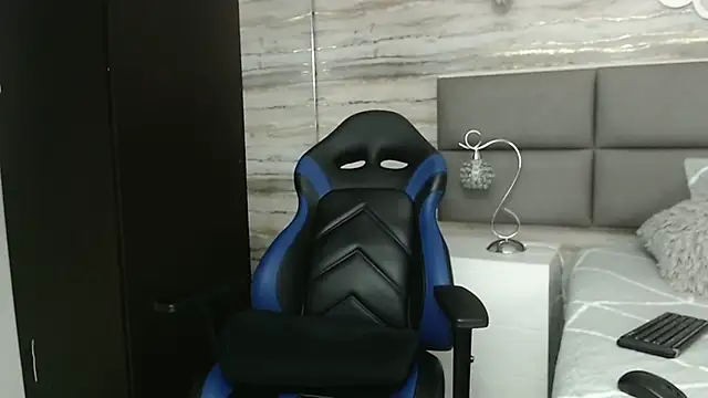 Snapshot of oliver__brown chatting on January 2025 08:26:02 PM oliver brown online show from January 2025 08:26:02 PM