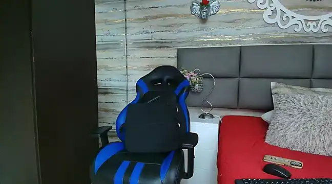 Snapshot of oliver__brown chatting on March 2025 08:31:02 PM oliver brown online show from March 2025 08:31:02 PM