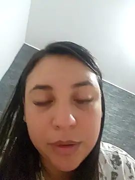 Snapshot of LizzRouse chatting on November 2025 11:01:02 AM LizzRouse online show from November 2025 11:01:02 AM