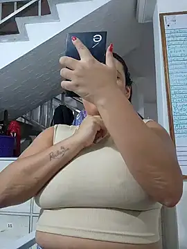 Snapshot of LizzRouse chatting on November 2025 07:35:02 PM LizzRouse online show from November 2025 07:35:02 PM