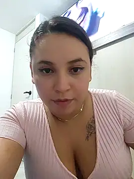 Snapshot of LizzRouse chatting on November 2025 12:42:02 AM LizzRouse online show from November 2025 12:42:02 AM