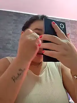 Snapshot of LizzRouse chatting on November 2025 05:02:01 PM LizzRouse online show from November 2025 05:02:01 PM