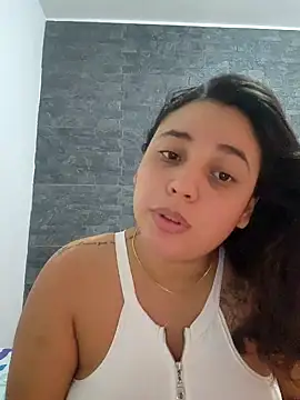 Snapshot of LizzRouse chatting on November 2025 06:40:01 PM LizzRouse online show from November 2025 06:40:01 PM