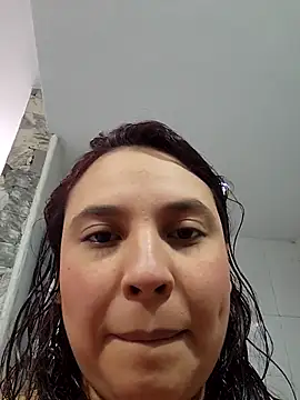 Snapshot of LizzRouse chatting on December 2025 05:19:02 PM LizzRouse online show from December 2025 05:19:02 PM