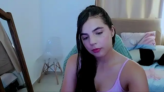 Snapshot of _elenna chatting on July 2026 05:32:02 PM elenna online show from July 2026 05:32:02 PM