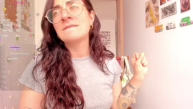 Snapshot of linda_giggle chatting on October 2025 02:17:02 PM linda giggle online show from October 2025 02:17:02 PM