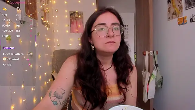 Snapshot of linda_giggle chatting on November 2025 09:59:01 PM linda giggle online show from November 2025 09:59:01 PM