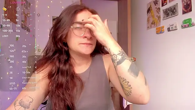 Snapshot of linda_giggle chatting on November 2025 02:39:01 PM linda giggle online show from November 2025 02:39:01 PM