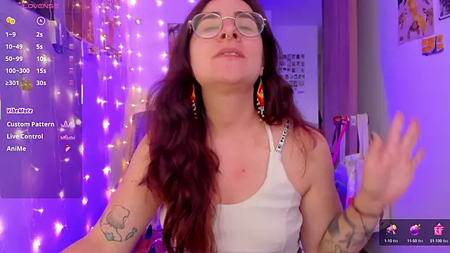 Snapshot of linda_giggle chatting on November 2025 10:12:01 PM linda giggle online show from November 2025 10:12:01 PM