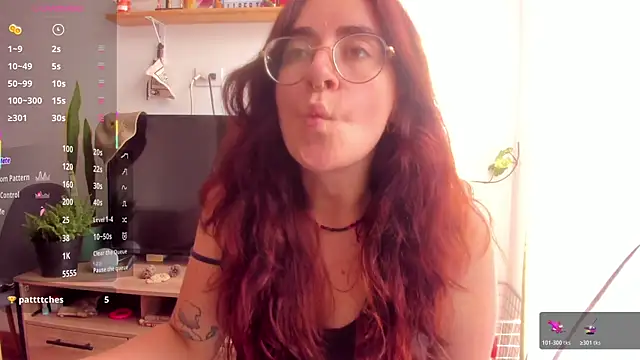 Snapshot of linda_giggle chatting on December 2025 02:23:02 PM linda giggle online show from December 2025 02:23:02 PM