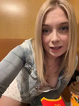 Snapshot of CherryAuroraa chatting on January 2025 09:26:02 PM CherryAuroraa online show from January 2025 09:26:02 PM