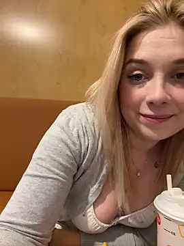 Snapshot of CherryAuroraa chatting on January 2025 10:01:01 PM CherryAuroraa online show from January 2025 10:01:01 PM