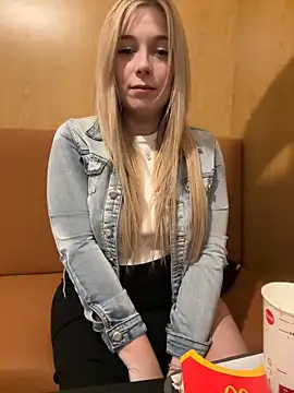 Snapshot of CherryAuroraa chatting on February 2025 08:25:01 PM CherryAuroraa online show from February 2025 08:25:01 PM