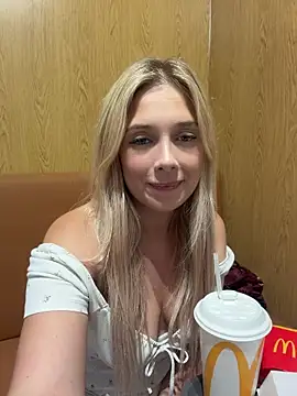 Snapshot of CherryAuroraa chatting on July 2026 09:39:01 PM CherryAuroraa online show from July 2026 09:39:01 PM