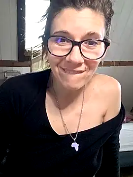 Snapshot of Lina_lou4 chatting on March 2025 01:18:02 PM Lina lou4 online show from March 2025 01:18:02 PM