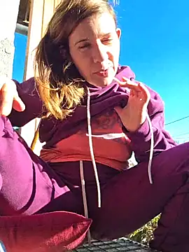 Snapshot of Lina_lou4 chatting on December 2025 12:43:01 PM Lina lou4 online show from December 2025 12:43:01 PM