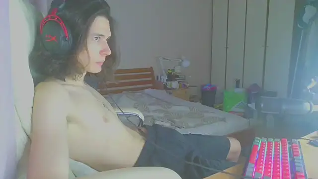 Snapshot of CandyChell chatting on January 2025 12:05:01 PM CandyChell online show from January 2025 12:05:01 PM