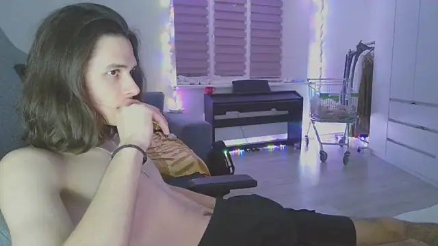 Snapshot of CandyChell chatting on February 2025 08:42:02 PM CandyChell online show from February 2025 08:42:02 PM