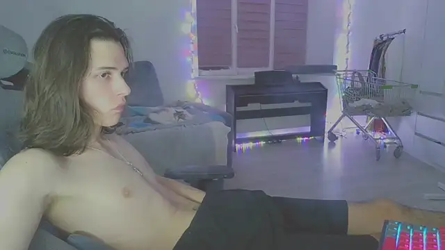 Snapshot of CandyChell chatting on March 2025 04:35:02 PM CandyChell online show from March 2025 04:35:02 PM