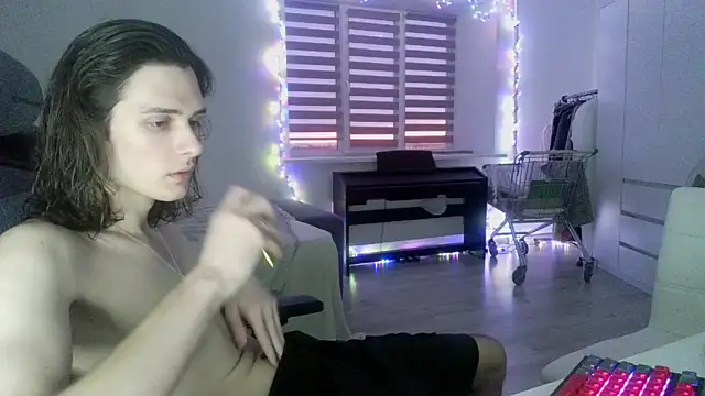 Snapshot of CandyChell chatting on March 2025 02:44:02 PM CandyChell online show from March 2025 02:44:02 PM